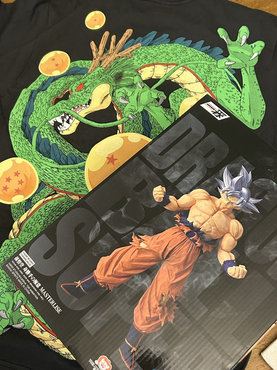 okeedoaks's tweet photo. Shenron shirt &amp; Ultra Instinct Goku courtesy of @BoxLunchGifts https://t.co/JgRB9RJd9i