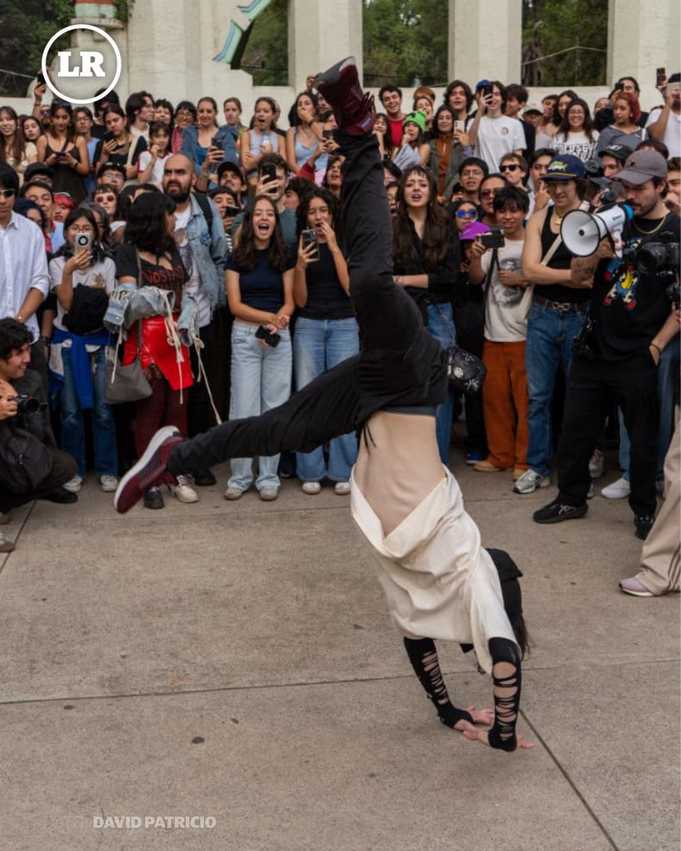 LaRazon_mx's tweet photo. ✨ El torneo busca determinar quién proyecta mayor “aura”, de acuerdo con aspectos como sus acciones, bailes, vestimenta y actitud.
📸: @alexdavidaqui
#TorneoDeAura #FarmeoDeAura #ProyectoEscolar https://t.co/MdJEnPt1dq