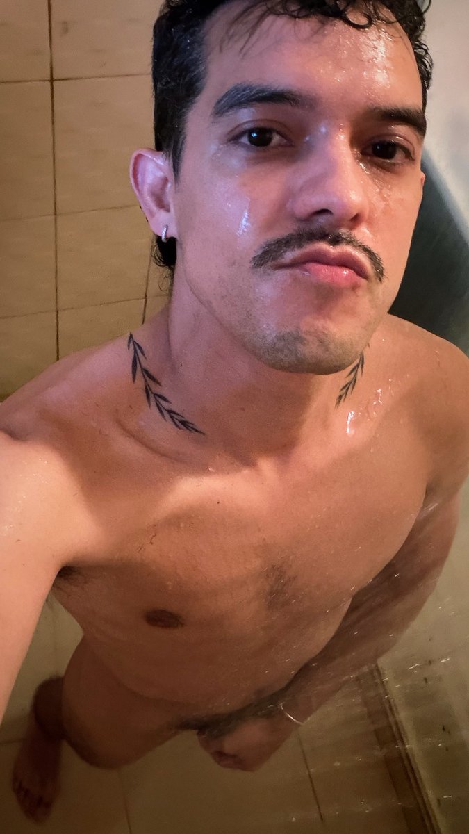 OmarTarinn's tweet photo. Nos bañamos juntos o qué? https://t.co/5faWmi7dCW