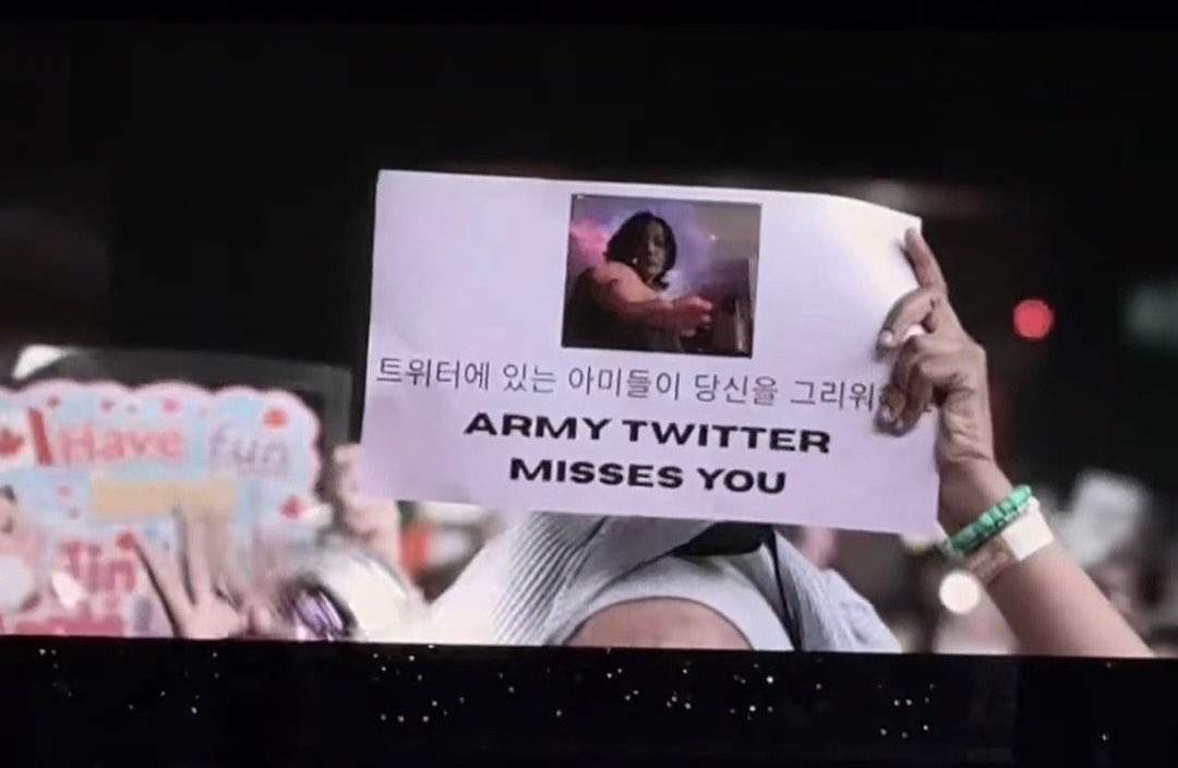btschartsxdaily's tweet photo. “ARMY TWITTER MISSES YOU”

#BTS_WORLDTOUR_ARIRANG_TORONTO https://t.co/zBorUavbC2