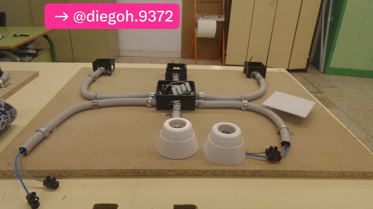 diego_9372's tweet photo. #devdutt @diegoh9372 mi previa instalación empotrada en modo de prueba para ver que necesita de alimentación durante la reforma del cuarto de la depuradora y su motor recondicionado nuevo para una limpieza de piscina completa https://t.co/CeoH7O2ZYc