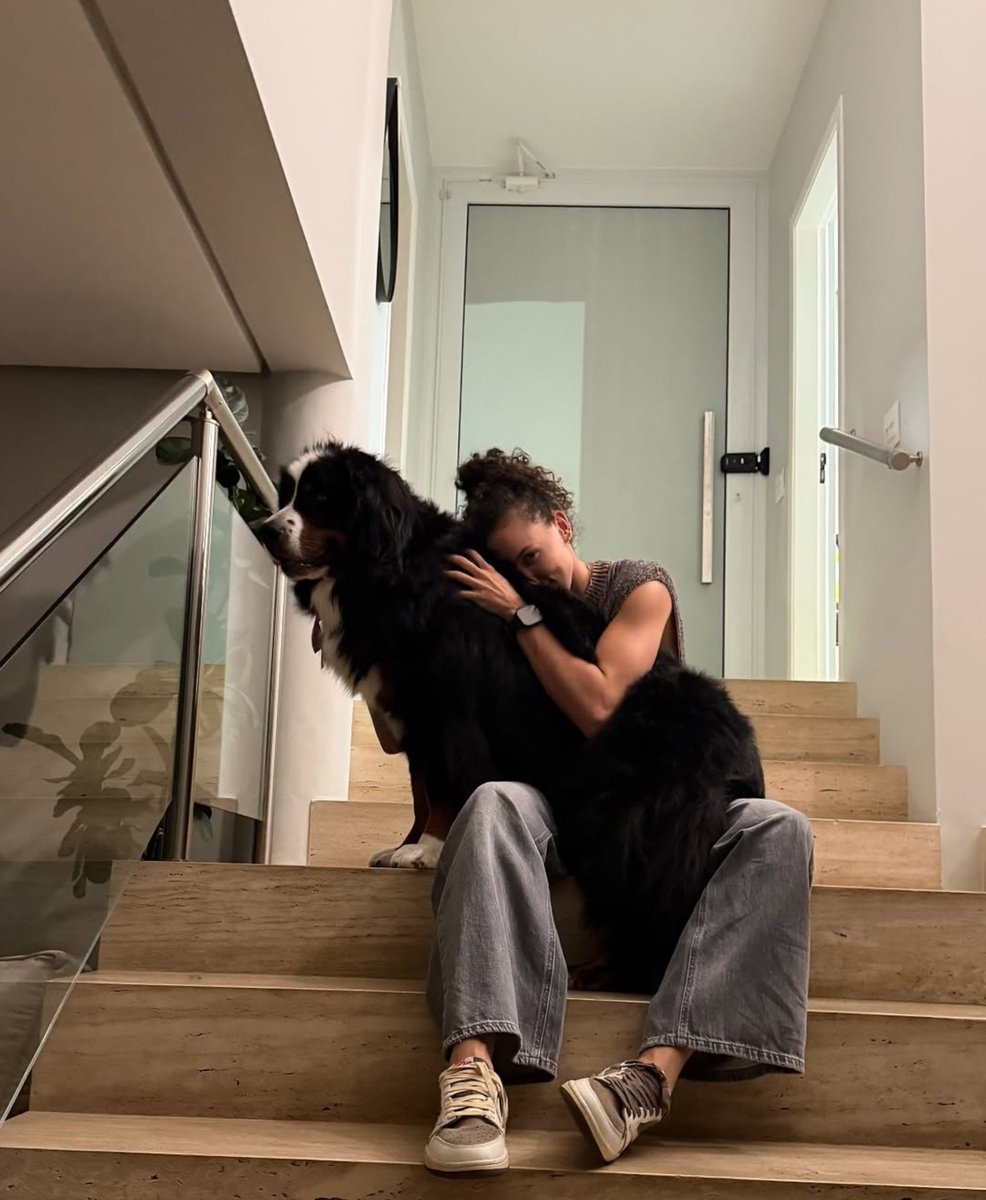bhtways's tweet photo. eu quando torno essa foto como minha favorita do mês https://t.co/4raASyfx2E