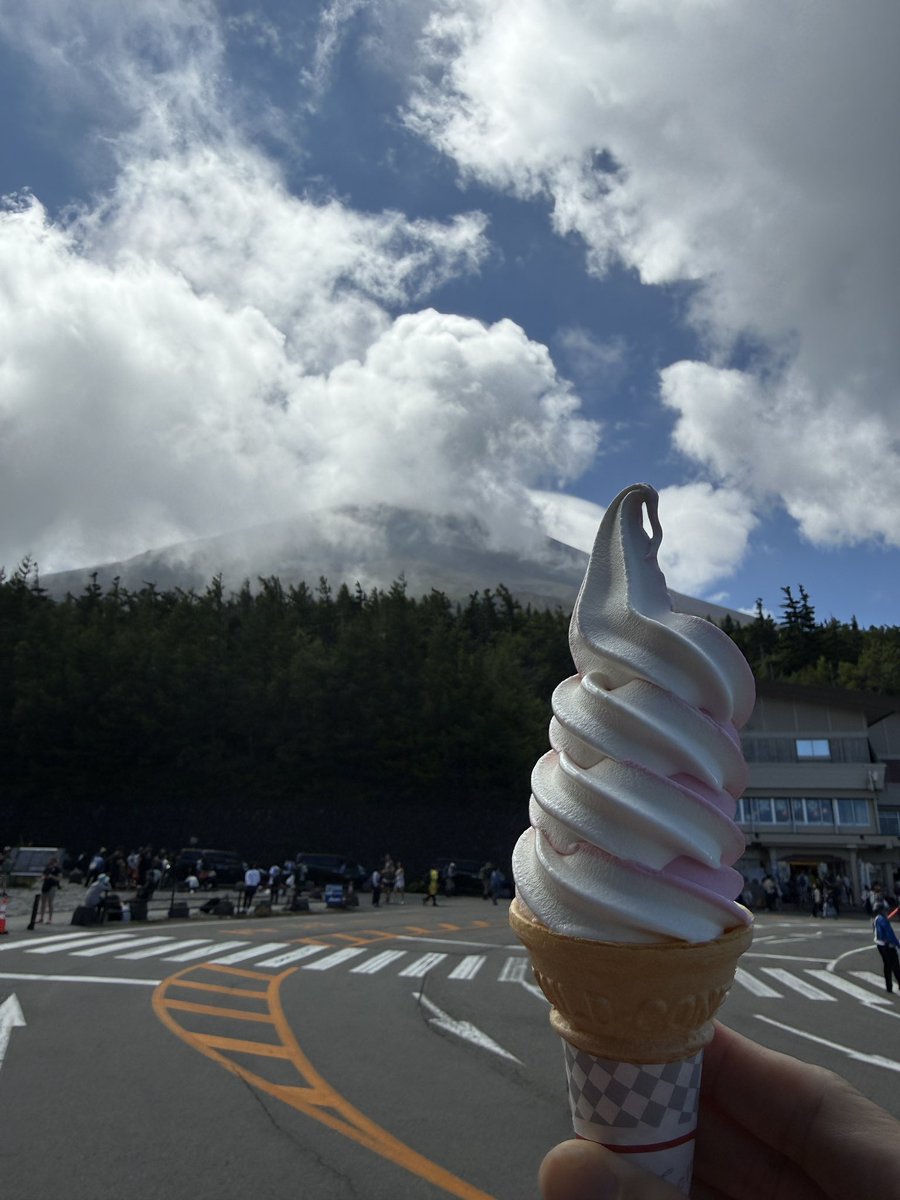tesla_pinot's tweet photo. ふっじっさーん🗻 https://t.co/32qQuNlWF5