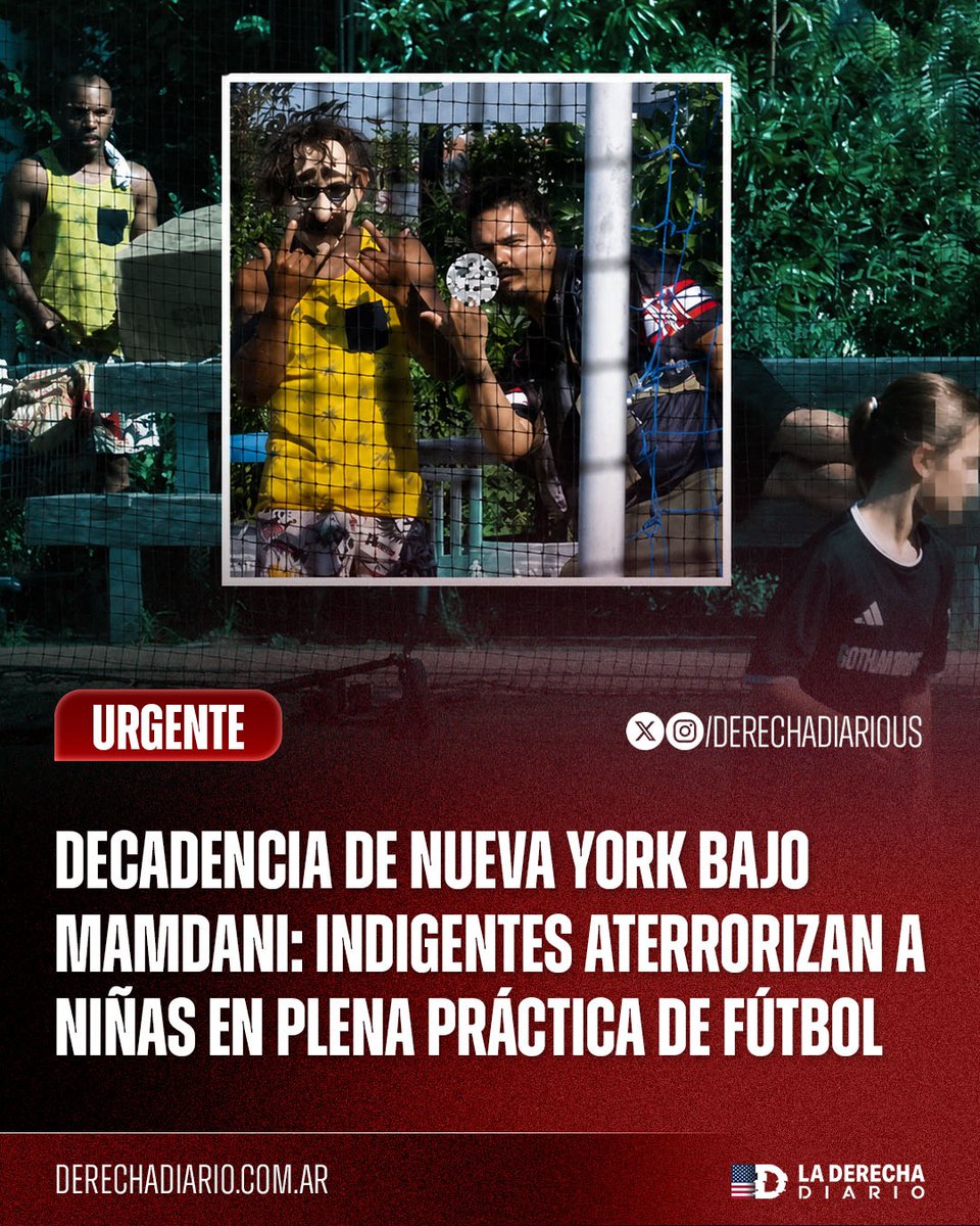 DerechaDiarioUS's tweet photo. 🚨🇺🇸 | FRACASO ABSOLUTO DEL SOCIALISMO: Una postal que refleja la total pérdida de orden y seguridad en las calles, la ciudad de Nueva York se hunde cada vez más en la degradación urbana. 

En plena luz del día, familias Indignadas fueron testigos de cómo grupos de indigentes y delincuentes aterrorizaban a niñas que participaban pacíficamente de una práctica de fútbol, bajo la pasividad y complicidad de una gestión comunista del alcalde incapaz de garantizar la seguridad básica.