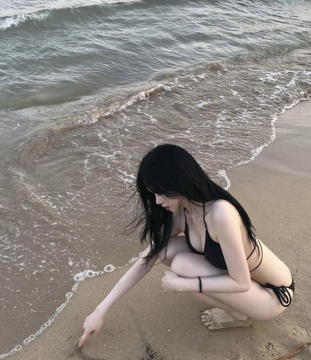 EstefanaGerwin's tweet photo. 言葉にすると、少しずつ別の意味に変わっていく気がする。自分を守るための嘘さえ、本当の自分の一部かな。みんなは、自分の嘘とどう付き合ってる？ https://t.co/adJyWztBSp
