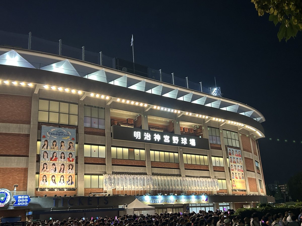 mo3mo3150's tweet photo. 夏が終わった
あっという間
何するにも３年目は濃い年になると勝手な体感なんだけどまさにそれだった
23歳の座長魂のマイクにゲロ泣きは予想外 https://t.co/G8jPfo1wi7