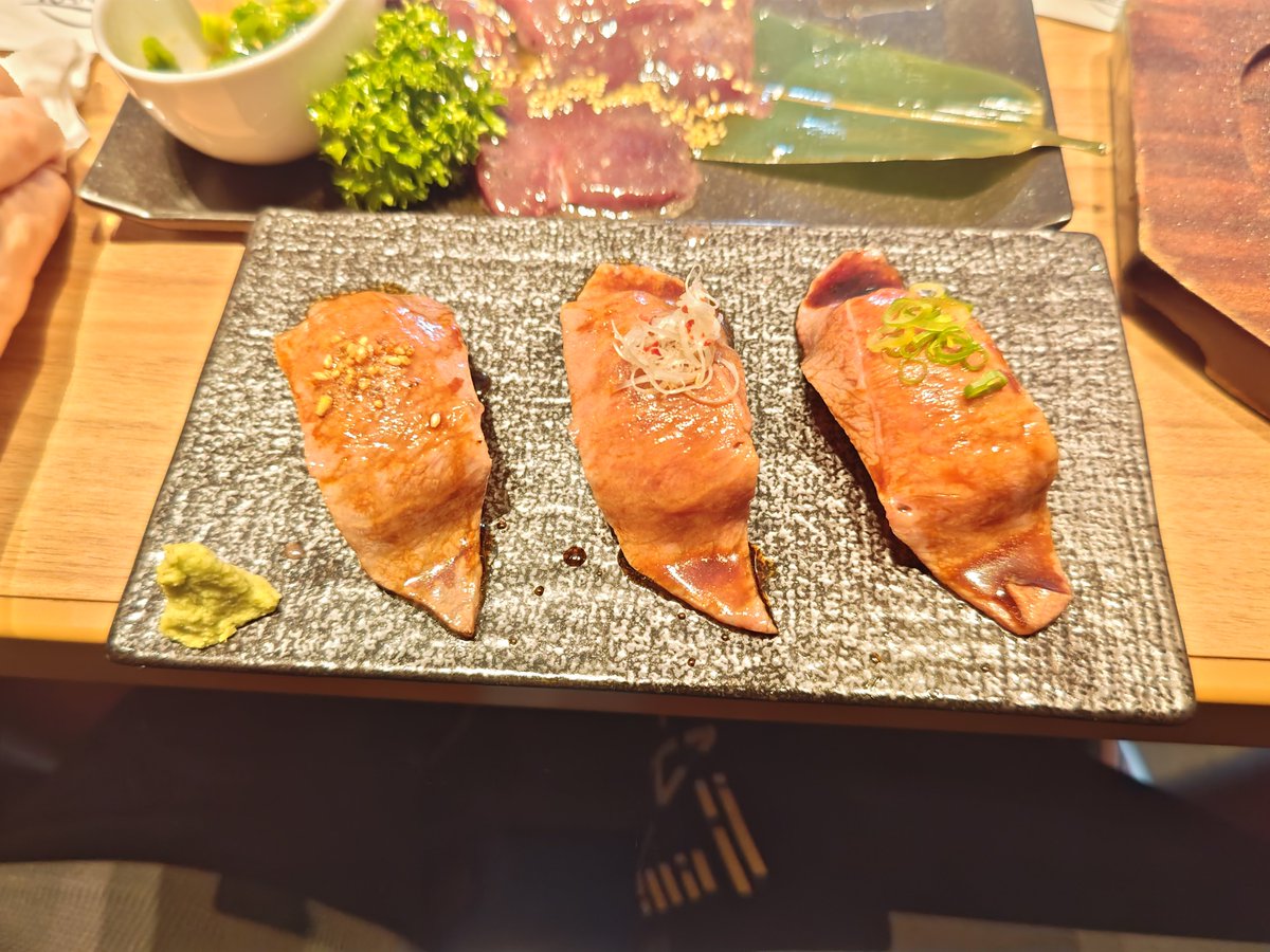 1009mucc's tweet photo. 白老牛のヒレステーキに肉寿司すき焼きならぬ焼きすき晩餐はブュッフェでした☺️ https://t.co/CdpImhhIhN