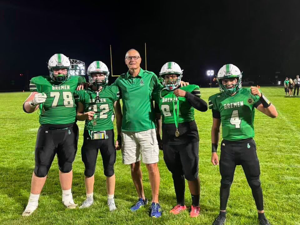 JRodriguez2029's tweet photo. Huge team win over churubusco 49-12! Thankful to have a ton of playmakers on this team! Looking to keep improving each week @AaronJi5206607 @MattBogunia9 @maddixbobr @trcoffel @KyleMSmedley @ChuckFreeby @longgreenlion @JacePippenger @NicSlusser @matrixqb 
Sophomore 2029 QB
Rushing 
145 yards
3 touchdowns 
Passing 
7/8 completions 
58 yards