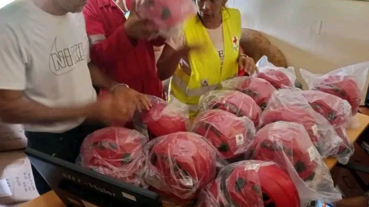 BeltranReynier's tweet photo. #Manzanillo #ProvinciaGranma | El Grupo Municipal de Operaciones y Socorro (GMOS) de la Cruz Roja Cubana en #Manzanillo recibió hoy un nuevo equipamiento destinado a fortalecer sus capacidades de respuesta ante situaciones de emergencia y desastres.
 #ManzanilloDeTodos
#Cuba https://t.co/12XWWkxqPC