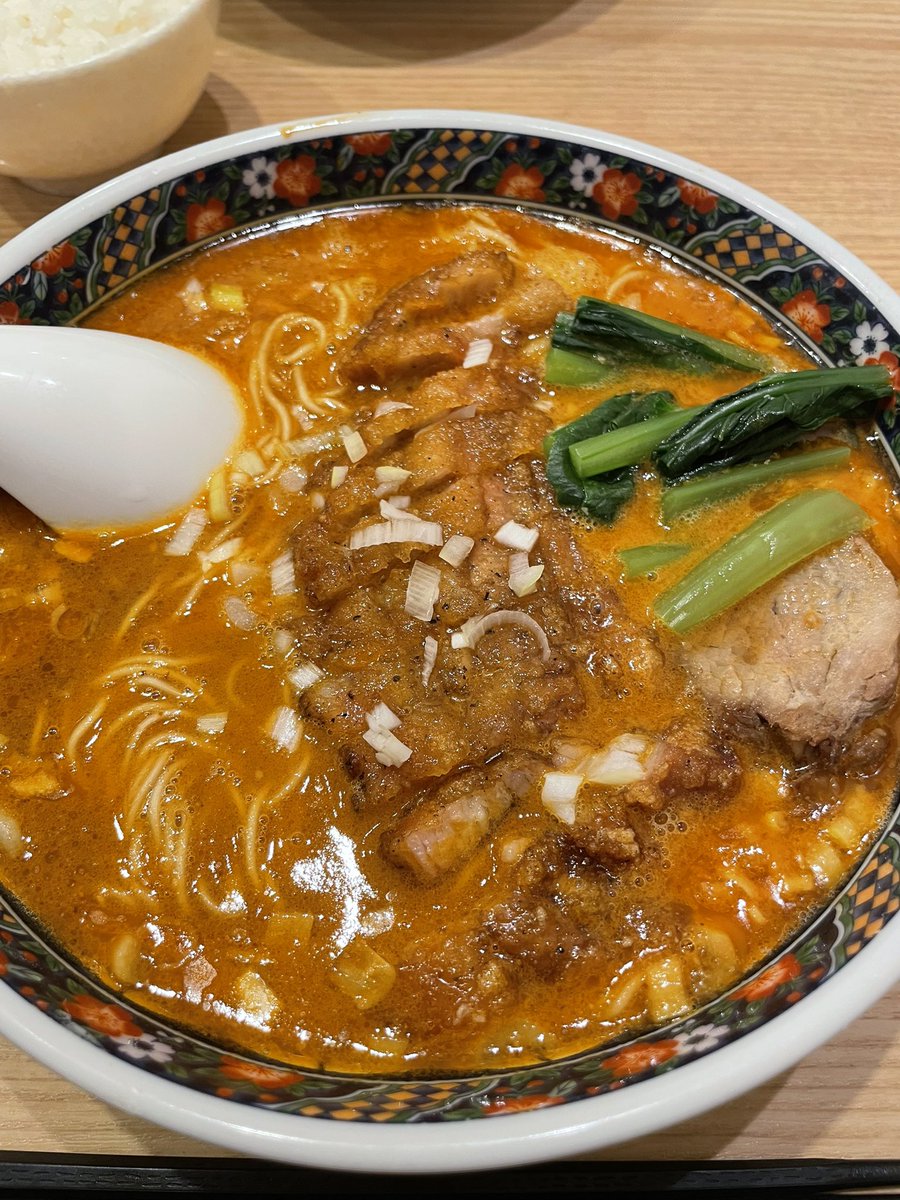 ayahora's tweet photo. おはようございます🫖
昨日は仕事の休憩中にイベントで朗読する文章を組み立てたりしていたのですが、ゲシュタルト崩壊しそうでした笑
仕事いってきますー

これは先日食べたパーコー担々麺🍜 https://t.co/TR6Ya32unC