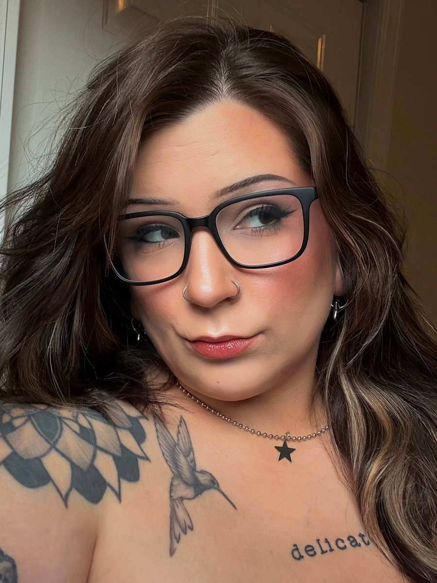 immortaeis's tweet photo. smirkin' ⭐️ https://t.co/Rl2yQzKVqL