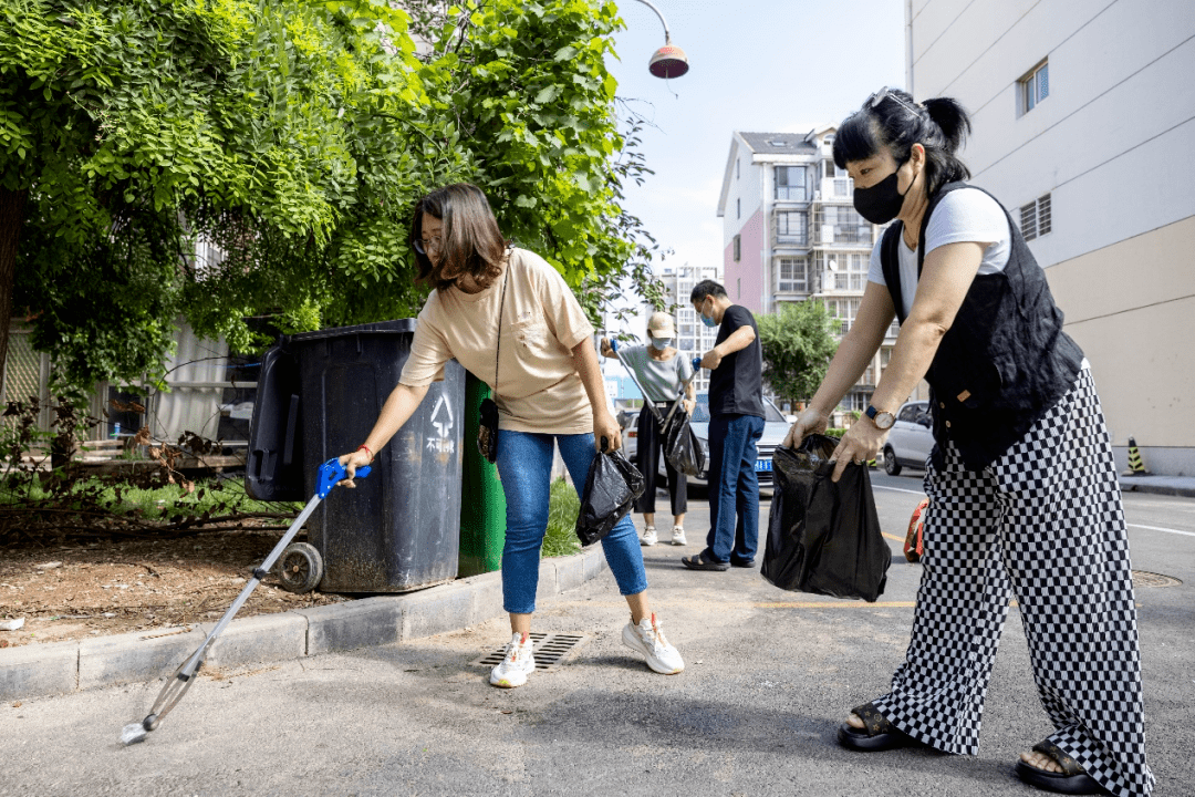 J24710442's tweet photo. [ Come join our community’s Fall Clean-Up this Sat (9am-12pm)! Free coffee u0026 snacks provided—let’s spruce up our neighborhood together!]， https://t.co/Y91xTGfuqZ