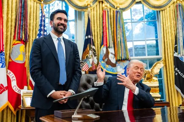 RpsAgainstTrump's tweet photo. Serious question: Why are so many Democrats outraged over Hakeem Jeffries meeting Jared Kushner, but had no problem when Zohran Mamdani met with Trump in the Oval Office? https://t.co/us5M2Ucpt3
