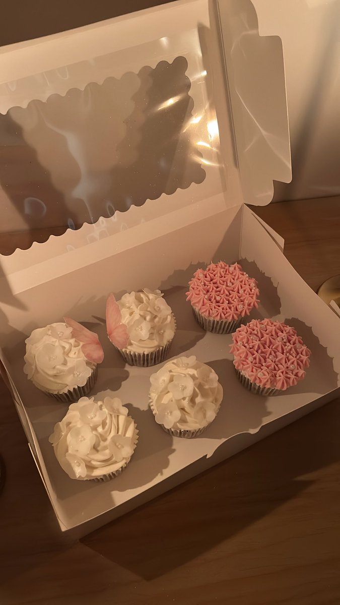 Bisweetbakery's tweet photo. كب كيك الفراشه!!!!
 بنهار الفكره تاااااخذ العقل https://t.co/CNDFpFw5fG