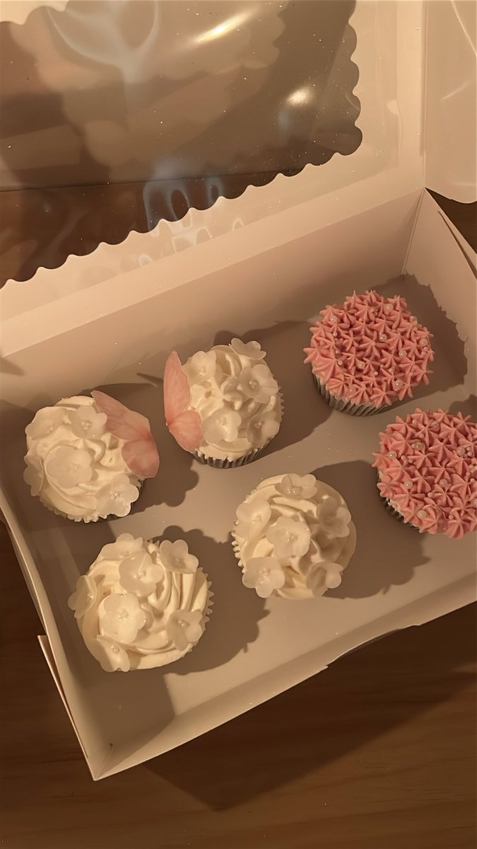 Bisweetbakery's tweet photo. كب كيك الفراشه!!!!
 بنهار الفكره تاااااخذ العقل https://t.co/CNDFpFw5fG