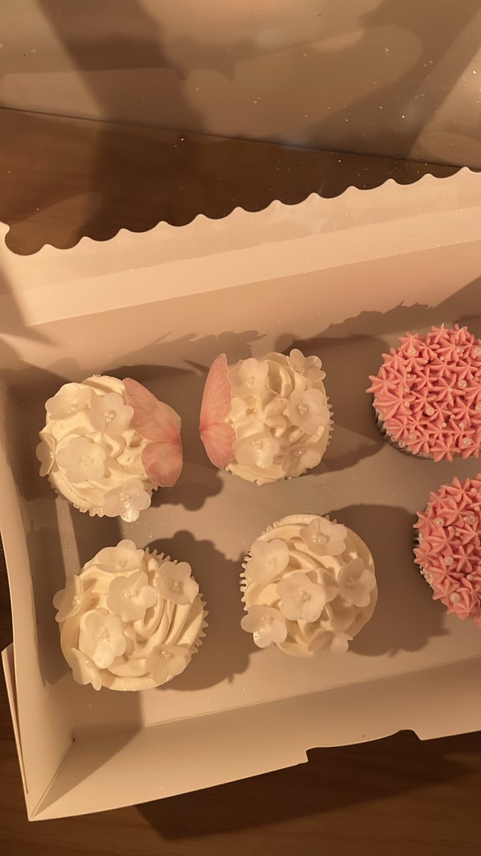Bisweetbakery's tweet photo. كب كيك الفراشه!!!!
 بنهار الفكره تاااااخذ العقل https://t.co/CNDFpFw5fG