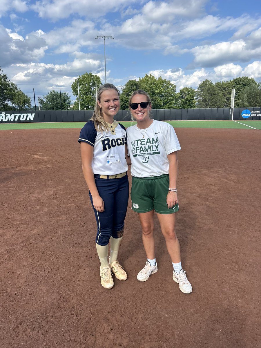 brookeminnutosb's tweet photo. Thank you @BinghamtonSOFT for a great camp yesterday day (8/22)!! Learned a lot of new hitting drills that I will take home with me and it was great being back in campus!! Thanks @JBUMP_BU @MichaelaTransue @APR_Ruggiero @emmalawson2022‼️@GoldGarvey #rockstrong @alison_bodick19 @abbyy_herr07