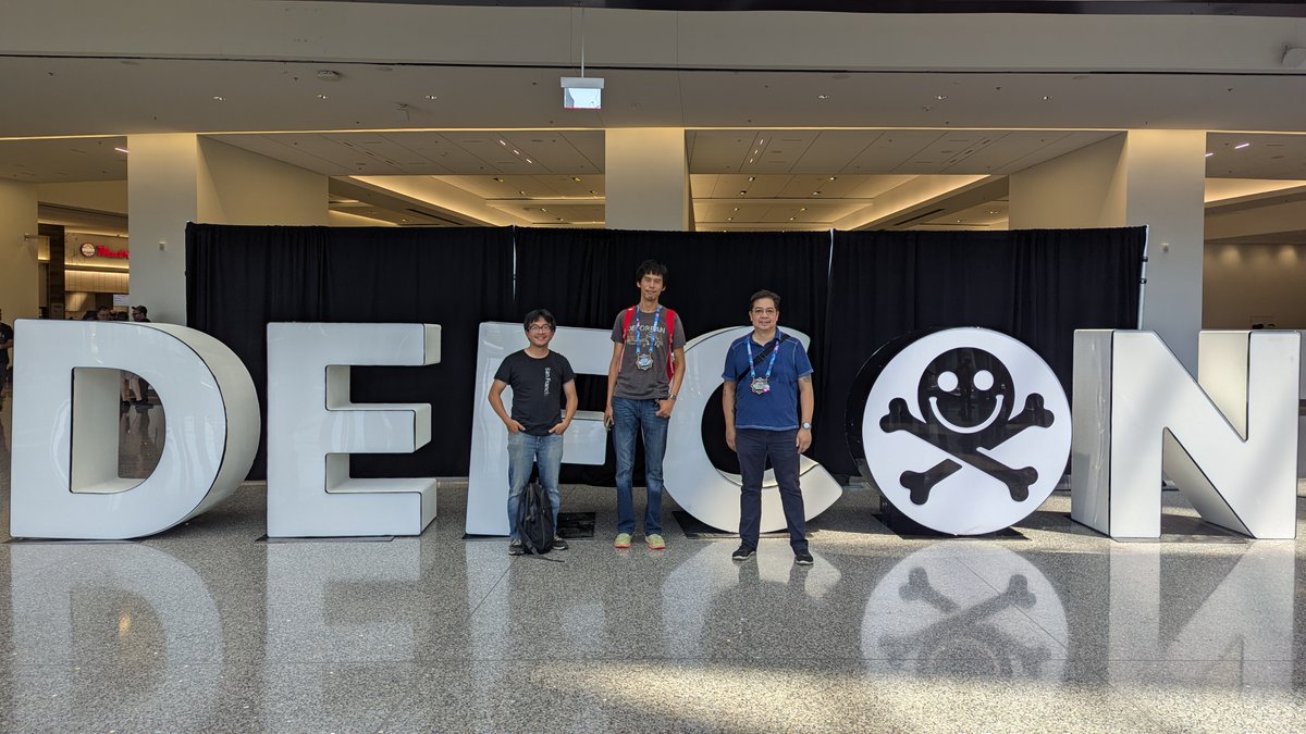 AD6DM's tweet photo. I highly recommend going to #DEFCON. It was by far the most social conference I've ever attended. https://t.co/0lTVqiimLe
