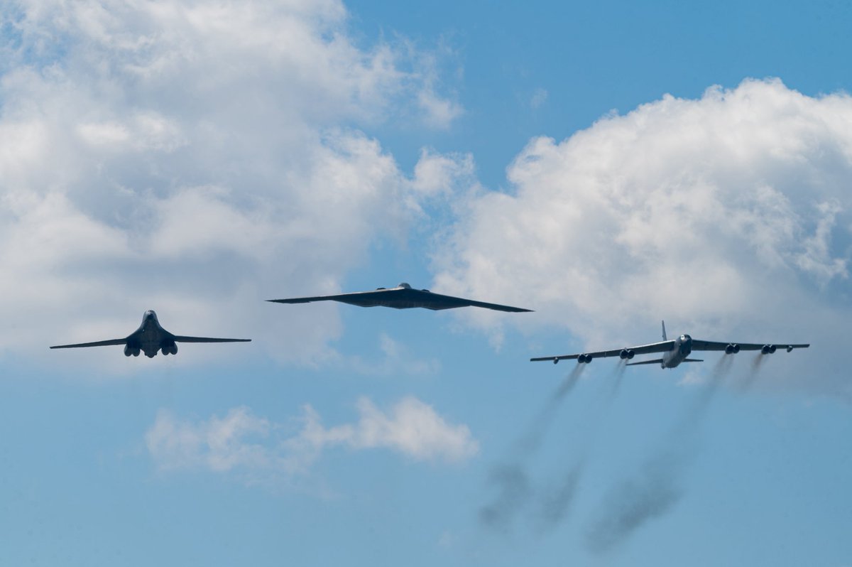 Whiteman_AFB's tweet photo. The B-2 Spirit joined the #Freedom250 Grand Prix in Washington, D.C., celebrating America's 250th birthday with a 147 lap race through the National Mall and demonstrating the @usairforce’s air power. https://t.co/TISJ3Q4Hyt