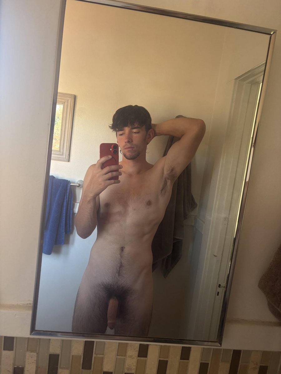 austin_belmont's tweet photo. I just cleaned my mirror, did I miss any spots? https://t.co/90OCLW8C2i
