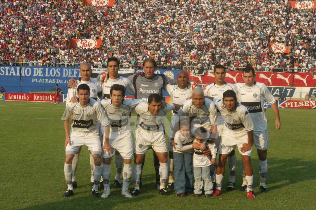 Mathicalabrese's tweet photo. Gracias al peor Olimpia de la historia, Achucarro, Fretes y los Salcedo hoy son ídolos de su club. 😂

En aquella época, Olimpia jugaba con futbolistas de nivel de Intermedia y aun así les pasamos por encima en el historial. https://t.co/r4yNLiT9Mv
