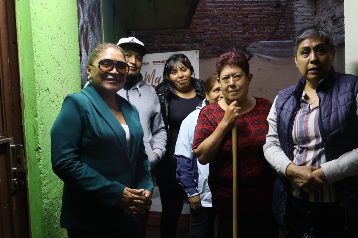 MariaRoseteMx's tweet photo. Hay noches que se disfrutan más entre vecinos. 🌙🫶
Nos tocó encontrarnos nuevamente en la colonia #Doctores, platicar un rato y compartir este espacio con quienes hacemos comunidad todos los días. ♥️ https://t.co/dSAuMws5MU