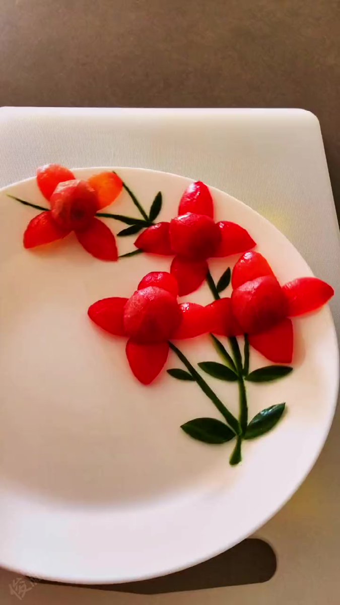 usaneeyaporn7's tweet photo. [Fresh cherry tomatoes are GAME CHANGERS for your summer salads! Sweet, juicy, and bursting with natural flavor — no sad, bland produce here.  Grab a pack from your local market today! #IngredientReview]， https://t.co/yJ5ZSxOK4n