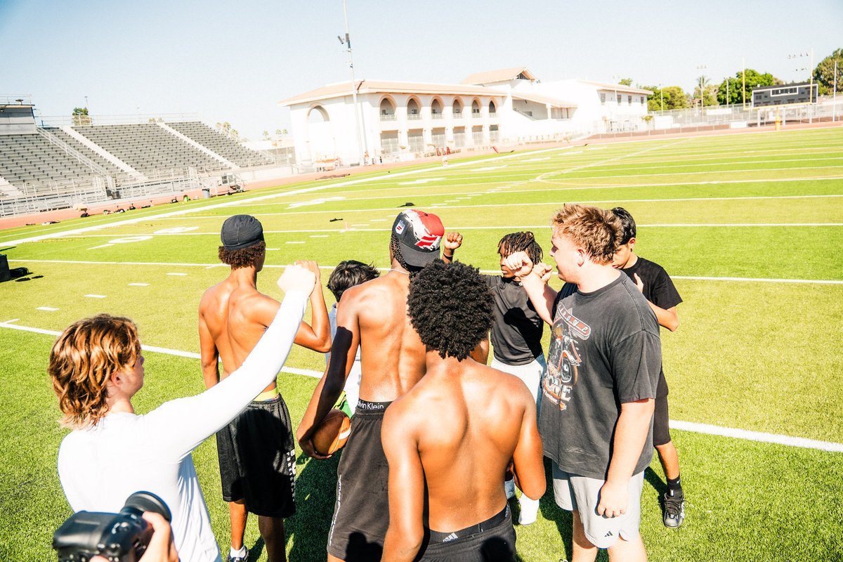 GaetanoTindall's tweet photo. Early morning speed work with Jack Stupin and the Trillion Boys.
Always working to get faster, stronger, and better. Appreciate the work and competition!
QB | Class of 2031β¨π Southern California
#SpeedTraining #QB #ClassOf2031 #Quarterback #Football #PutInTheWork #NextGen
1 Thessalonians 5:17-18