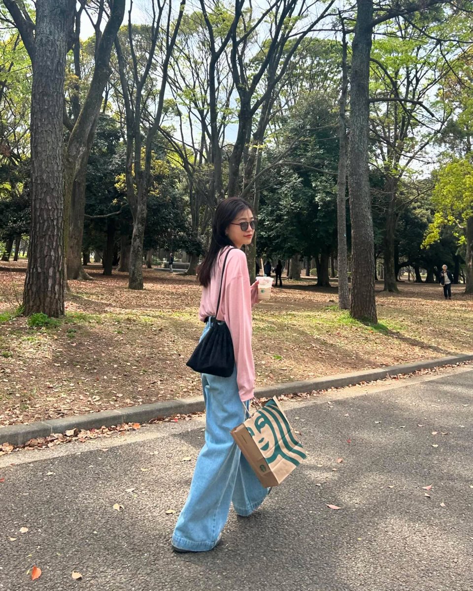 jaymemartynex7's tweet photo. Wassup 🌍 Just dropping by to say: your smile can brighten someone’s day-wear it proudly. 🌼
DtxWF https://t.co/gbxZGuiNqJ