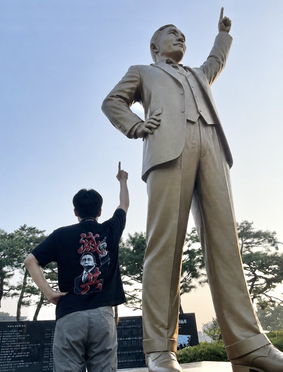 Dhanow's tweet photo. 朴正熙閣下と共に滅共を誓った https://t.co/RhBmoIZbSJ