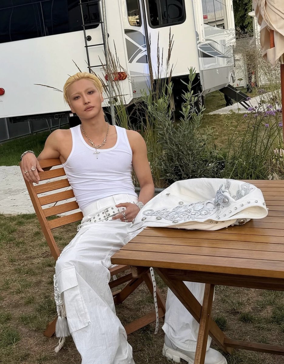 HwaHalaziaa's tweet photo. I actually never moved on from these photos he looked so fucking hot https://t.co/pRDUa7YPZu