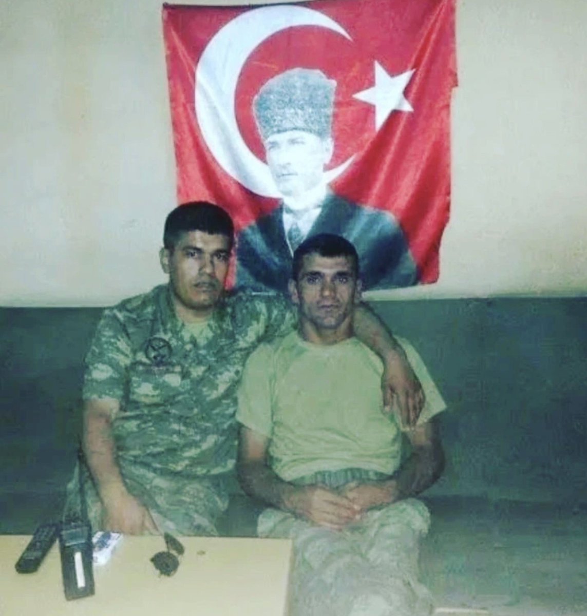 idrisTugunmus12's tweet photo. 24.08.2015 Tarihinde Hakkari’nin Şemdinli İlçesi’ne bağlı Tekeli Köyünde kobra aracın geçişi sırasında alçak hain pkklı teröristlerin EYP saldırısı sonucu Şehit düşen kardeşim devrem Ahmet BIÇAKÇI'nın Şehadetinin sene-i devriyesinde rahmetle minnetle anıyorum
Unutmadık unutmayacağız.

Rabb'im mekânını Cennet makamını Âli eylesin inşallah 🤲🇹🇷

Kahrolsun pkk ve işbirlikçileri 

#HainsizTürkiye #TeröreBoyunEğmeyeceğiz #teröristlemüzakereyehayır #NEMUTLUTÜRKÜMDİYENE
