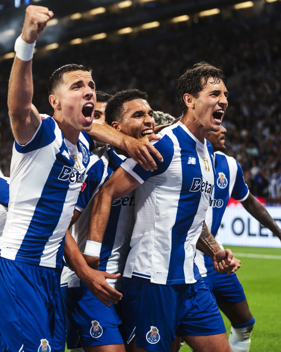 FCPorto's tweet photo. 𝗝𝗨𝗡𝗧𝗢𝗦.

#FCPFCA #PortoDeHonra https://t.co/Sv1f76qHl0
