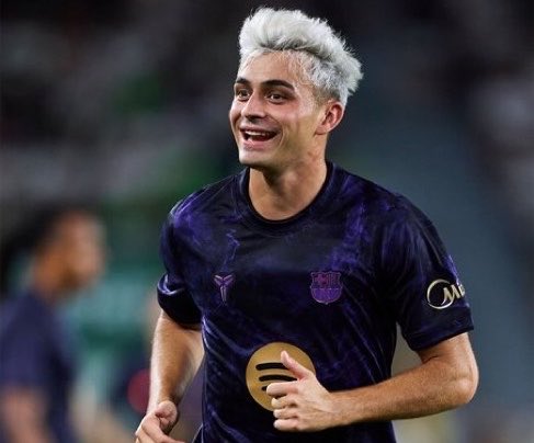 Bargcelona10's tweet photo. Parece que por un Mundial flojo la gente se olvidó el crack mundial que es. Entro y automáticamente Elche no vió la pelota. El Barça se ordenó y empezó a hacer mucho daño. 

Un placer tenerlo de vuelta entre nosotros, Pedri querido. https://t.co/B8w6STYoT2
