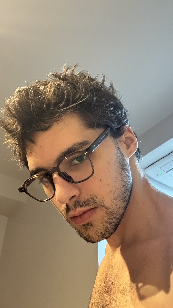 matzerazvdo's tweet photo. nova skin https://t.co/5Vj3UHLesY