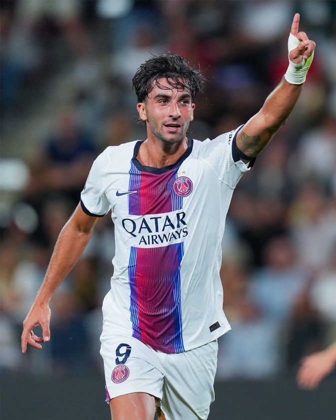 Authentikfoot's tweet photo. 🔥🇪🇸 Ferran Torres ne s’arrête plus !

⚽️ Buteur décisif en finale de la Coupe du monde.

⚽️⚽️ Doublé dès ses débuts avec le PSG !

🚀 Le nouveau Parisien est déjà en feu. https://t.co/KOlDDlW7hm