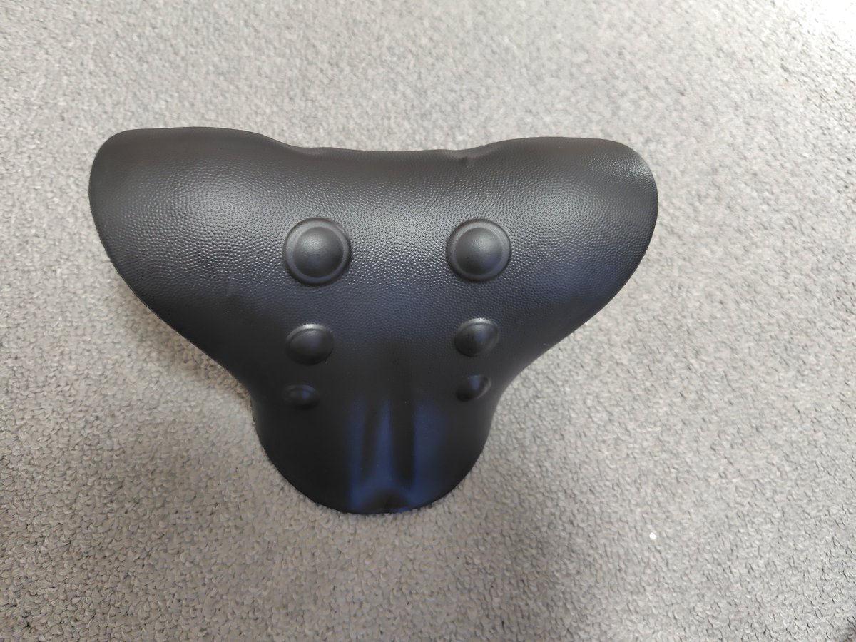 hamflo_sauna's tweet photo. 3週間のリハビリで首痛いの大分ひきましたが、痛みが80パーセントOFFになってからあまり変わりません。

ストレートネックの治療にはなりませんし、首回すとシャリシャリなりますし、ベロ磨くとめまいします。

てわけで、この枕は継続（笑） https://t.co/0ah62antlI