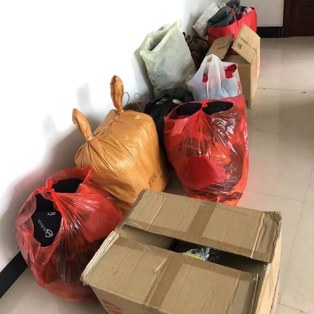 melimonte4's tweet photo. Tackled my old clutter today! Donated 3 bags of gently used items I no longer need—cleared space, decluttered my mind, and made someone else’s day. Small swap, big win. → https://t.co/stT1tNfvfH