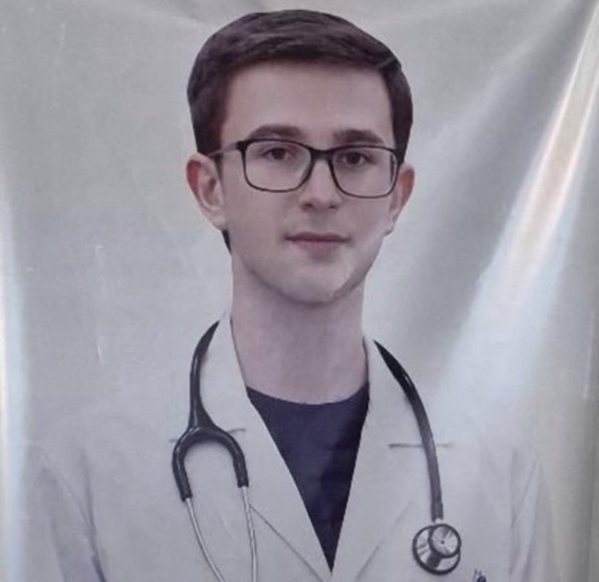 allefuerallee's tweet photo. Aria Heydari Dehkordi was a medical student who was shot twice and killed by Islamic Republic forces in Isfahan on January 9.

A young life, a future lost. 

Don’t forget him. 

#IranMassacre2026 https://t.co/668FEjVYO6
