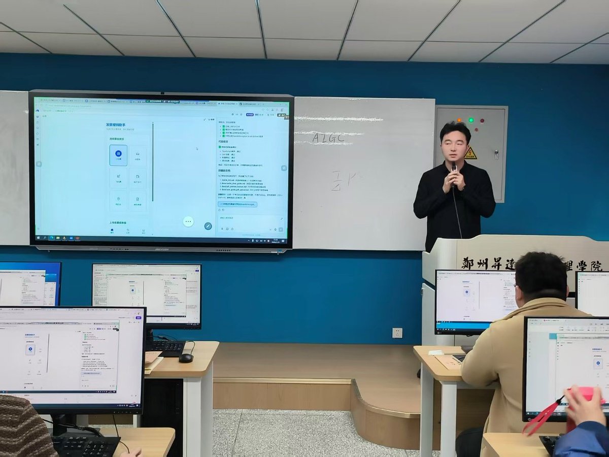 am_09r's tweet photo. Just wrapped up a super insightful workshop on data visualization today! Learned how to turn messy datasets into clear, impactful stories with Tableau. Huge thanks to the trainer and all the awesome attendees for the great discussions.  #DataSkills #Workshop https://t.co/67QCCx5fvk