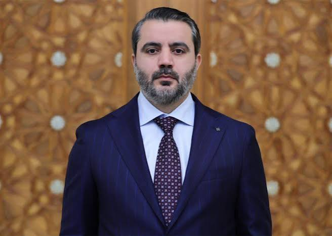 FayezShamm18239's tweet photo. إلى وزير خارجية سوريا السيد أسعد حسن الشيباني:
ما هي مشاعرك الإنسانية وأنت تلتقي مع ألد أعداء البشرية رئيس جهاز الموساد الإسرائيلي؟
ألم يمر أمام عينك سيرة الصحابي الجليل المثنى بن حارثة الشيباني، قائد معركة البويب؟
ألم تلمح وجه هاني الشيباني قائد معركة ذي قار
فكيف أطاعتك عيناك لتلتقي مع عيون قاتل متآمر؟
وهل امتدت يدك الطاهرة الندية لتصافح يد عدوك الملطخة بدماء أبناء أمتك؟
نحن من عشاق سوريا العروبة والإسلام