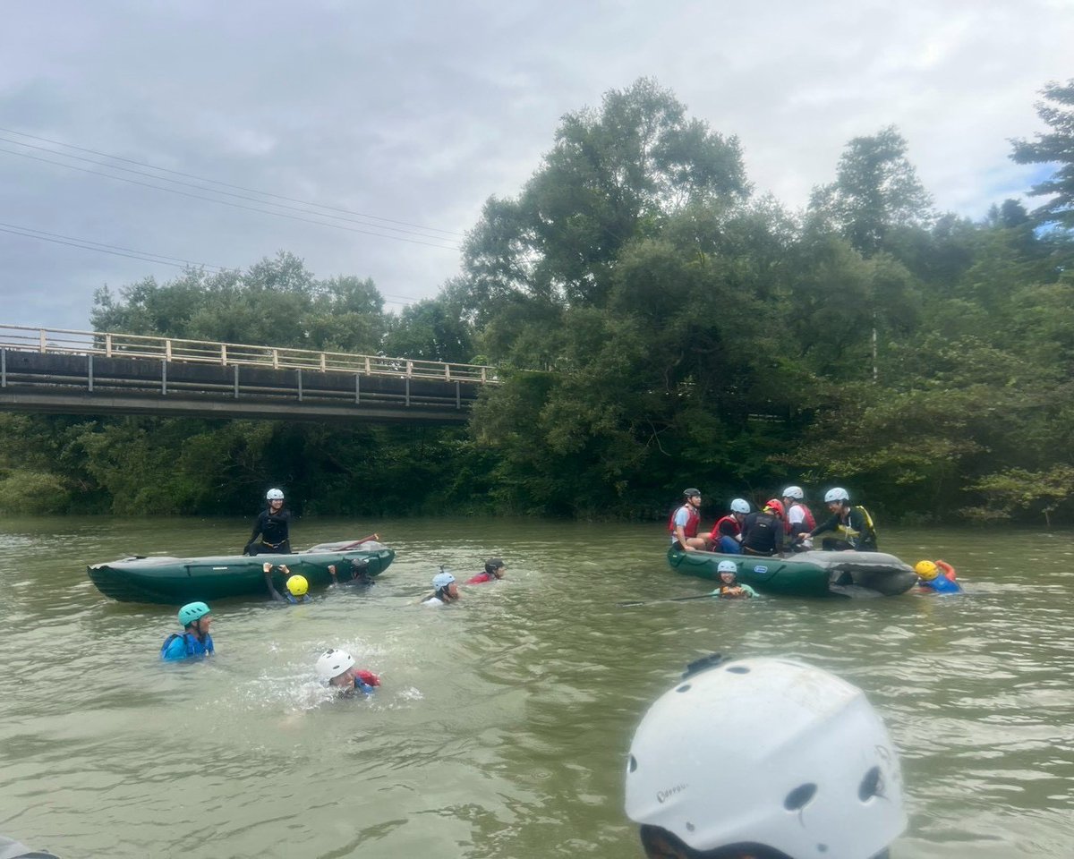 nuec1976's tweet photo. 8/11-12に、弘前大学探検部の皆さんと合同で胆沢川ファンラフに行ってきました！想像していた以上の激流で、スリル満点のファンラフを楽しむことができました🔥

一緒に胆沢川を下ってくださった弘前大学探検部の皆さん、ありがとうございました🙇‍♂️

Instagramはこちら↓
https://t.co/BwyxMrzp1h https://t.co/pVHzBahzs8