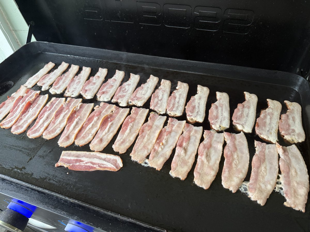 TheWaldog's tweet photo. Proving… once again… I am in fact… not Muslim…🤣🤣🤣 🥓 🐖 delicious 😋 https://t.co/tSo9WMH36v