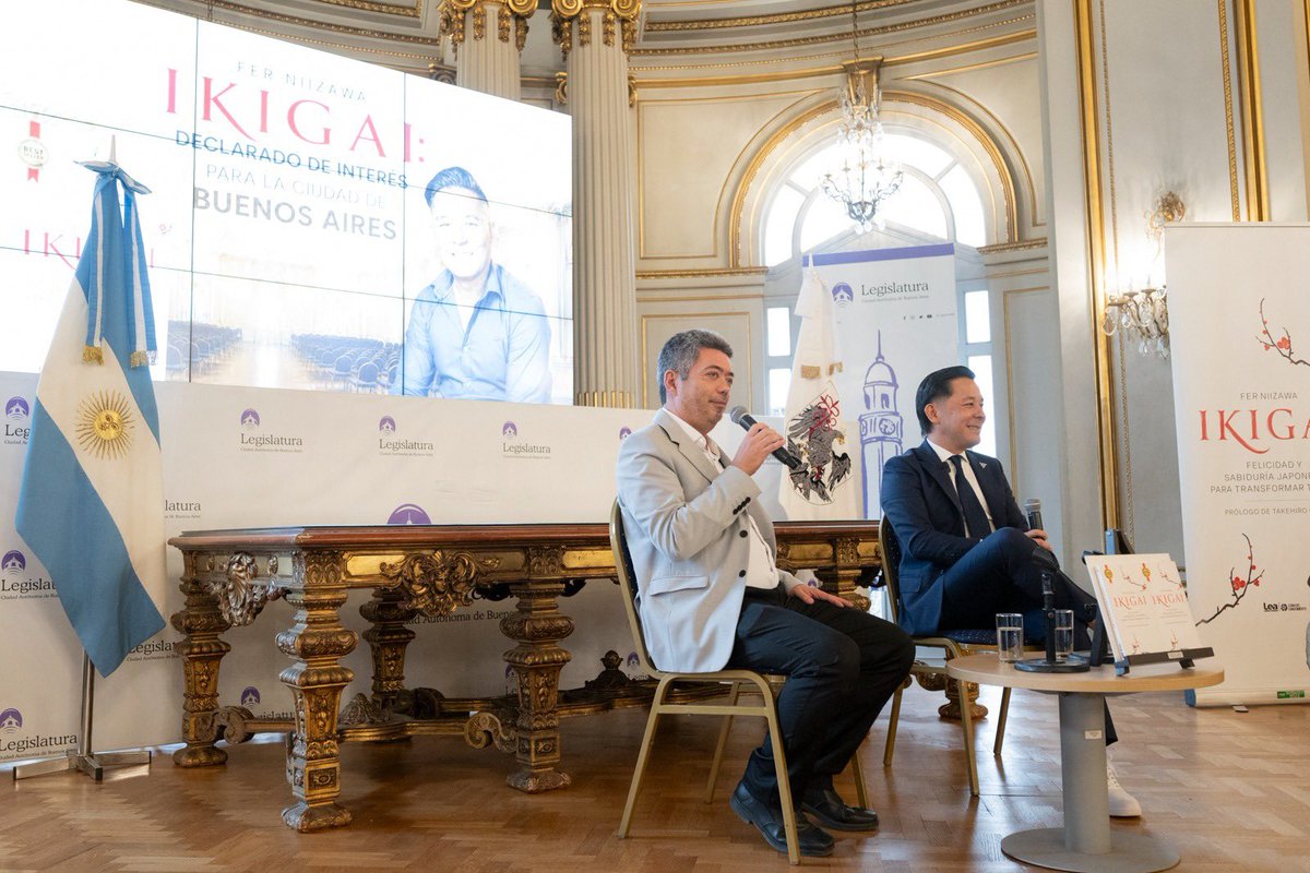 LegisCABA's tweet photo. 📖🌸 La Legislatura de la Ciudad declaró de Interés para la Comunicación Social al libro “Ikigai: Felicidad y sabiduría japonesa para transformar tu vida”, de Fer Niizawa.

La obra fue reconocida por acercar principios de la cultura japonesa e invitar a reflexionar sobre el propósito de vida, el bienestar y el desarrollo personal.