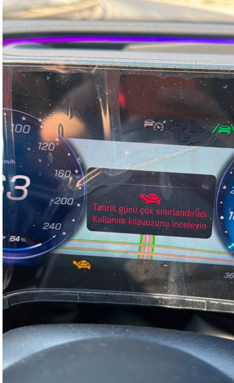 NanniCalimero's tweet photo. Satın Alınan Mercedes GLC 400 Araç 10 Km Sonra Arızalandı, 1 Aylık Servis Bekleme Süresi

22 temmuzda Bayiden Glc 400 model Mercedes elektrikli araç aldım. 10 km sonra araç arızalandı. Araç servise geri gitti serviste de 1 aydır beklemektedir. Araca ayıplıdır ve mağdur edildim arızalı bozuk araç tarafıma aldatılarak satış yapılmıştır.

#mercedes #tesla #togg