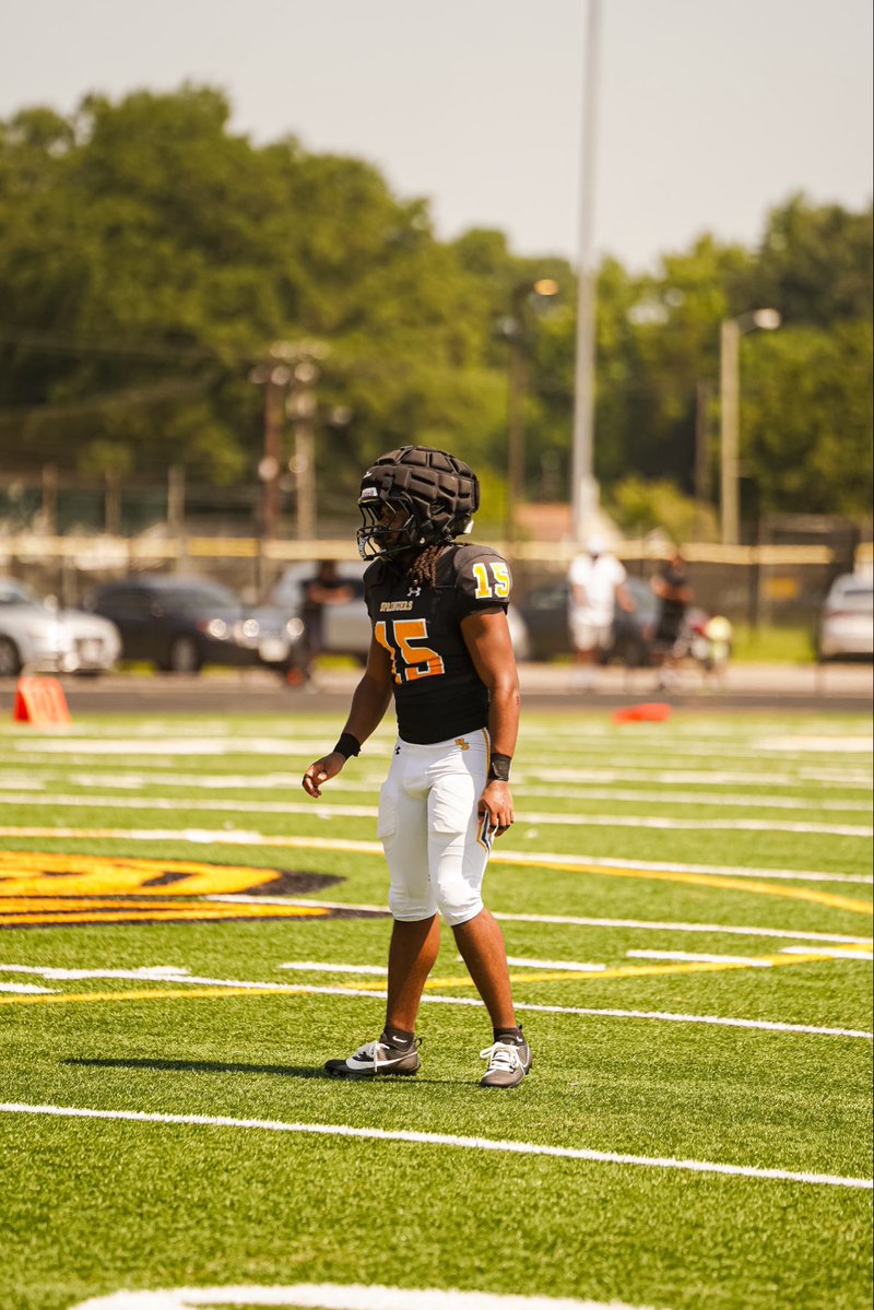 ShamonM11's tweet photo. JUNIOR YEAR LETS GO ! #RaiseTheStandard https://t.co/aywNyNLftZ