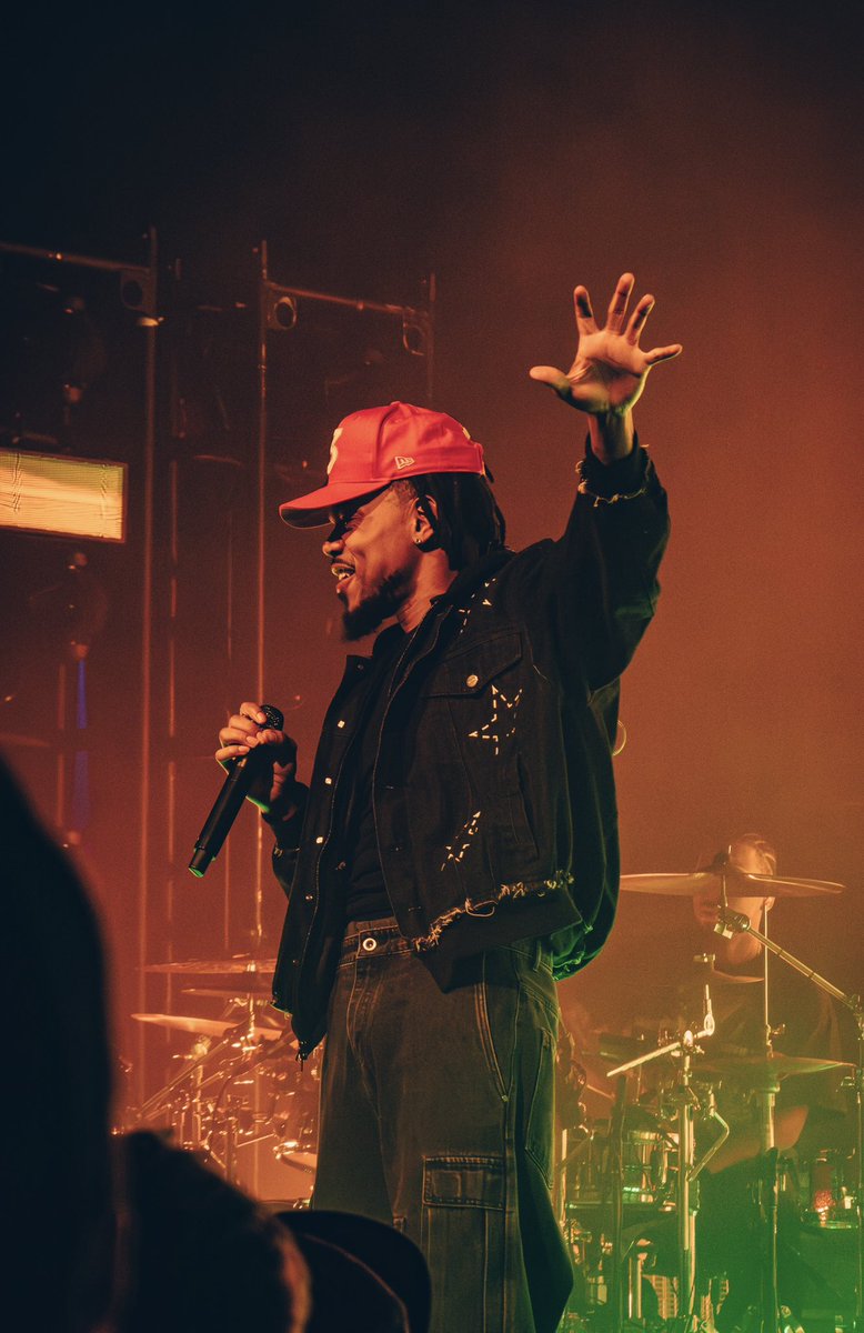 Rajae_wright's tweet photo. Look at lil Chano from 79th!
@chancetherapper 
#coloringbooktour #concertphotography https://t.co/QOb3TDWe7n