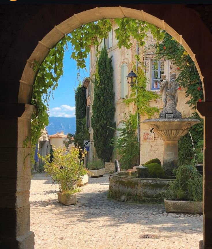 echoesofworld's tweet photo. Provence, France https://t.co/MkKUHc1n2L