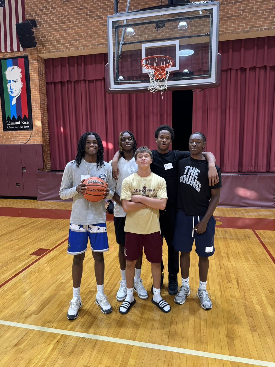Ajslane11's tweet photo. Today I had freshman retreat at Iona prep and ran into other freshman guys on the Iona basketball team, We are next up! #NoShortcuts #HardWorkPaysOff #IonaPrep #Gaels #LetsHoop11 https://t.co/4JJr8QYVca