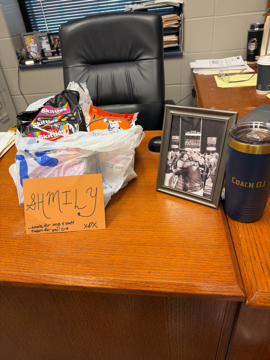 CoachOJ_'s tweet photo. 32 plus years as a ball coach, and 32 since I met my soulmate🙌
Still bringing fall camp treats, keeping dinners warm, loving our children and players💯
Here’s to another year in the sun Miss Deana, God blessed me so abundantly with you and our amazing family🙏💯 https://t.co/XAaiFoDZem